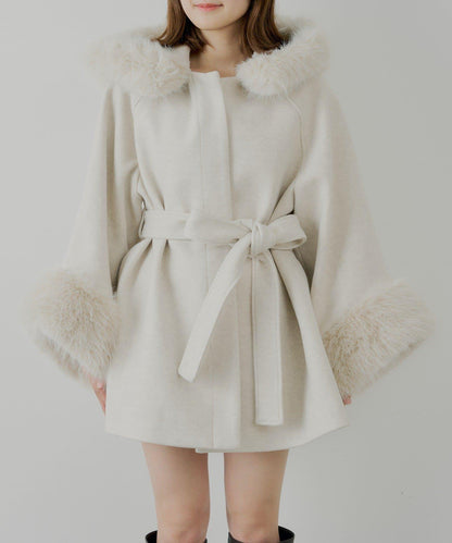 【贈品活動對象】毛絨領斗篷大衣