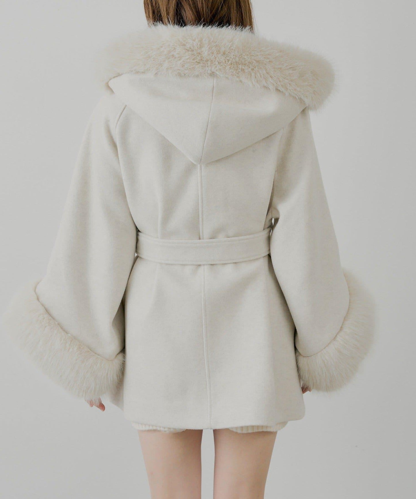 【贈品活動對象】毛絨領斗篷大衣