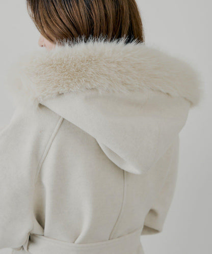 【贈品活動對象】毛絨領斗篷大衣