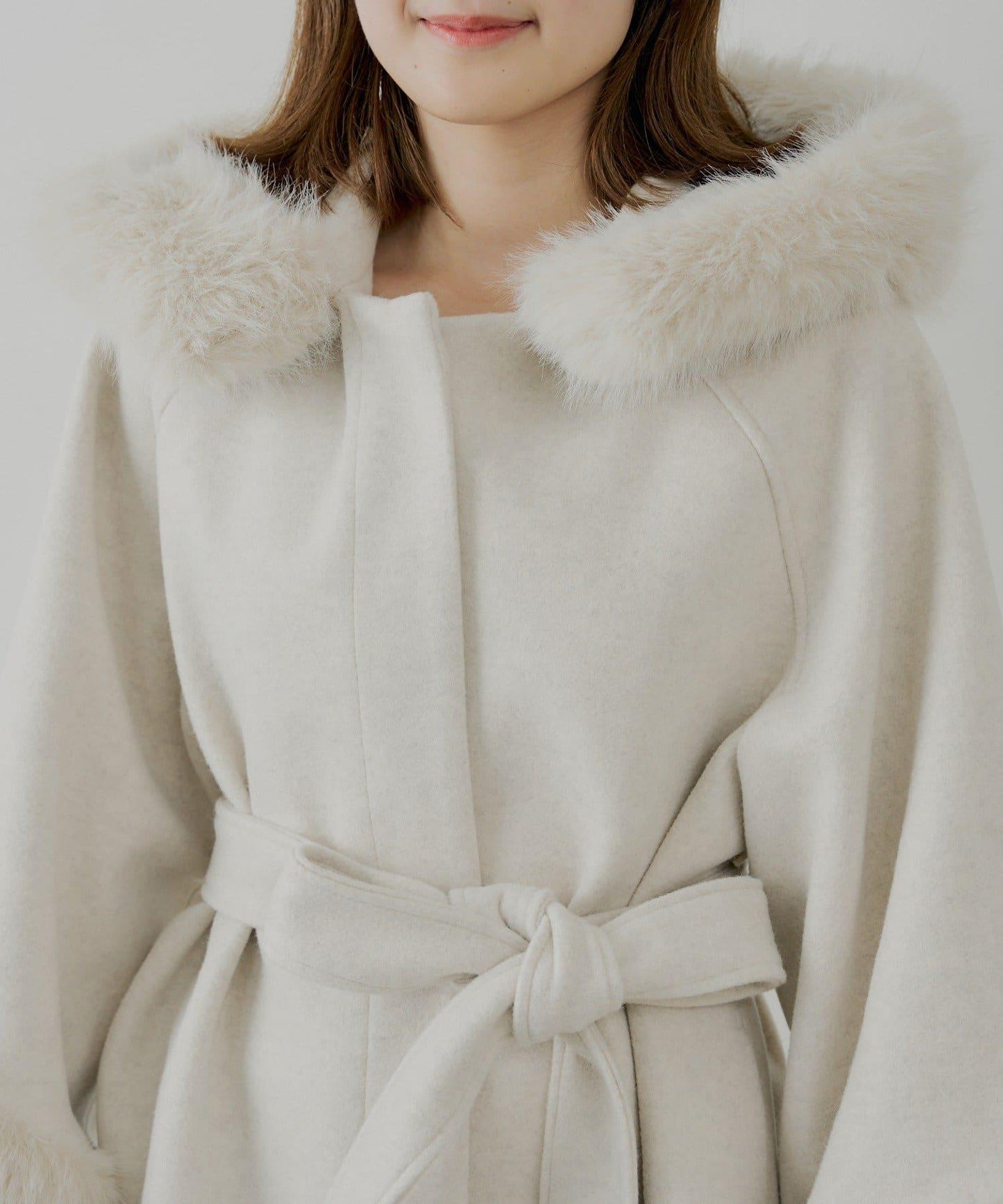 【贈品活動對象】毛絨領斗篷大衣