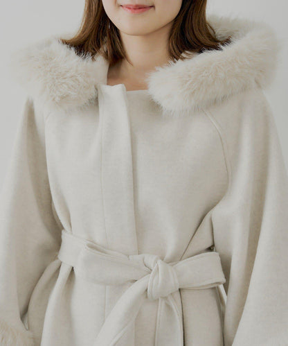 【贈品活動對象】毛絨領斗篷大衣