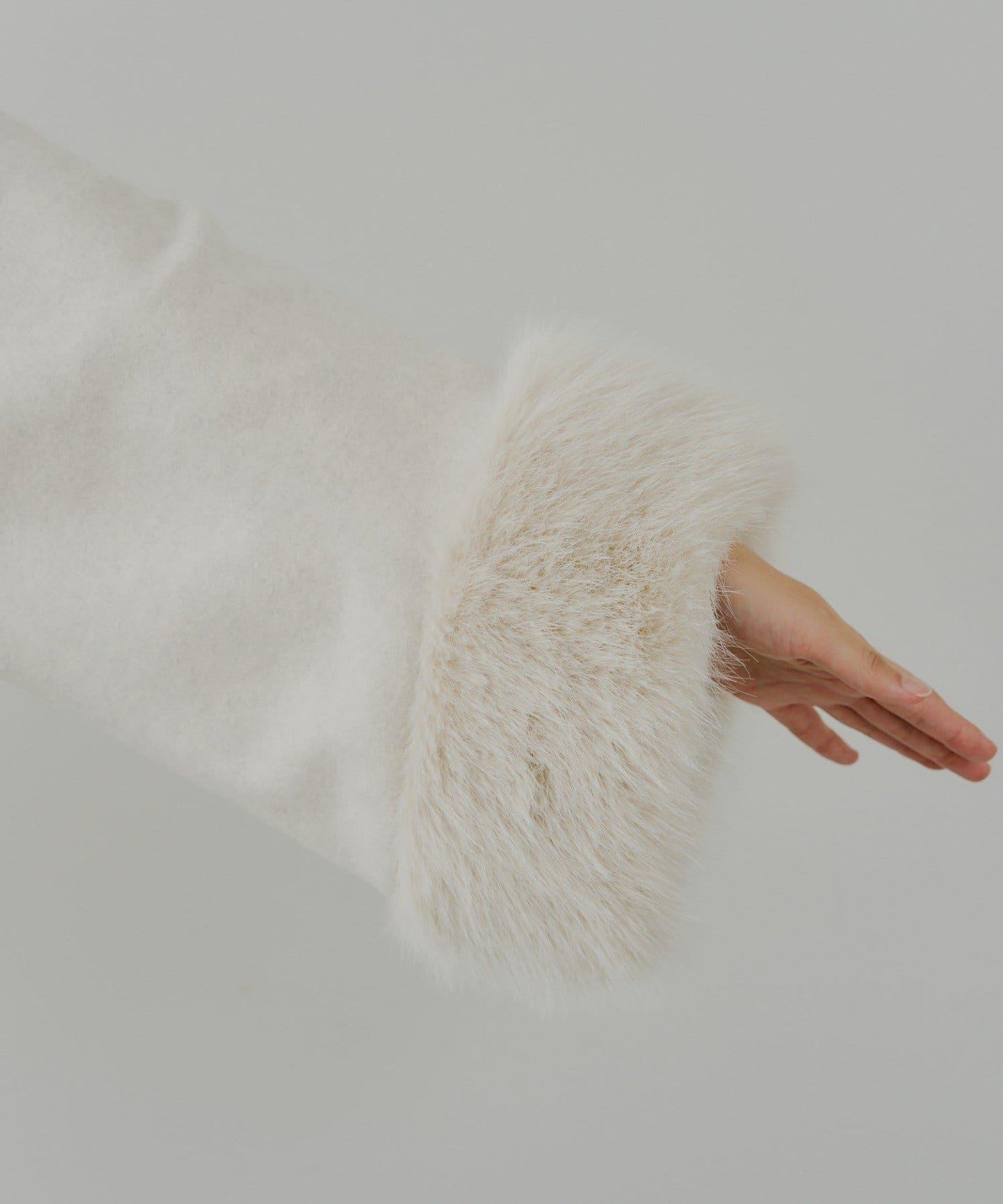 【贈品活動對象】毛絨領斗篷大衣