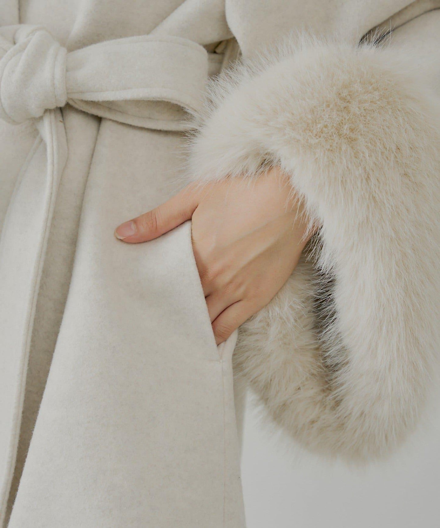 【贈品活動對象】毛絨領斗篷大衣