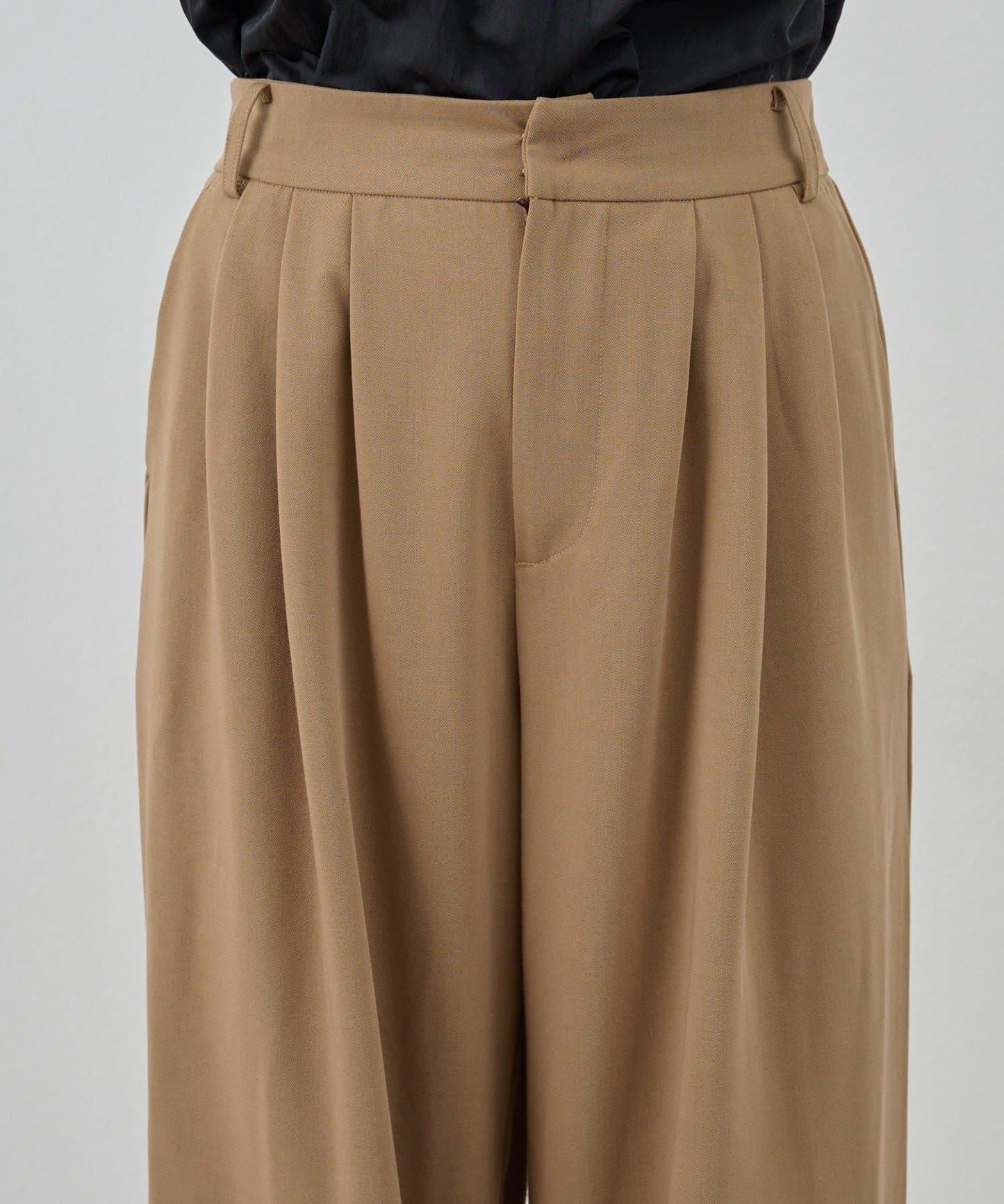 【與網紅@tsuru00聯名】【人氣飆升！】3褶西裝休閒褲