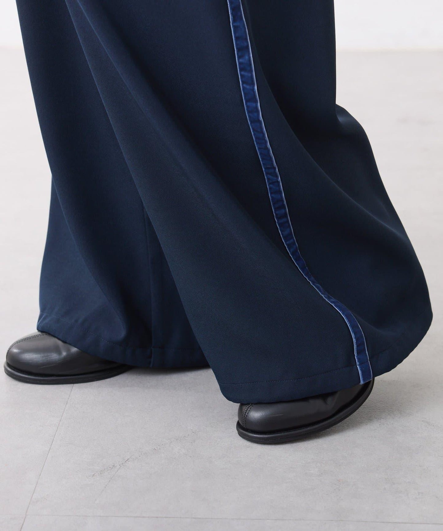 【美腿效果◎】側邊天鵝絨抽繩收口褲