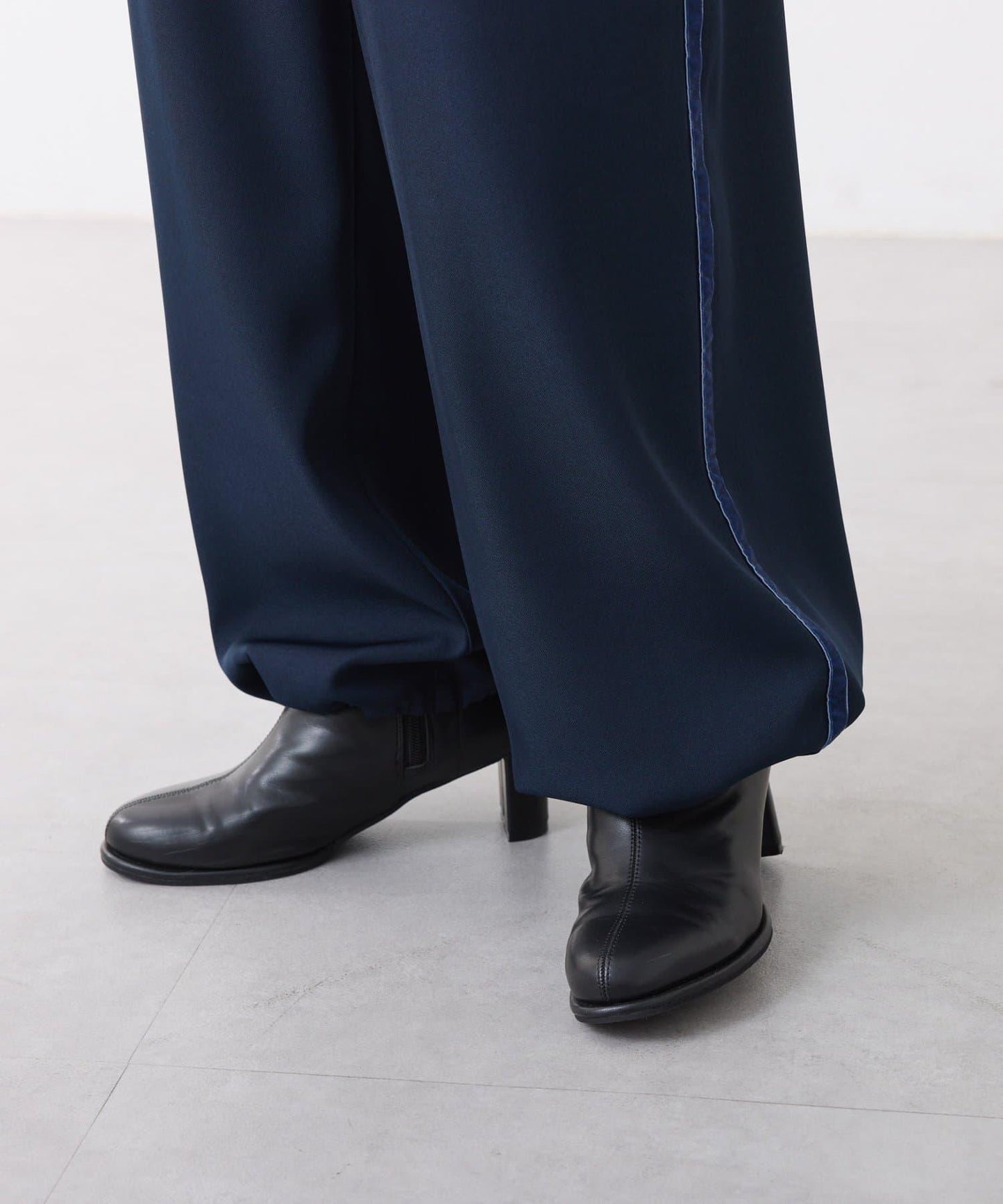 【美腿效果◎】側邊天鵝絨抽繩收口褲