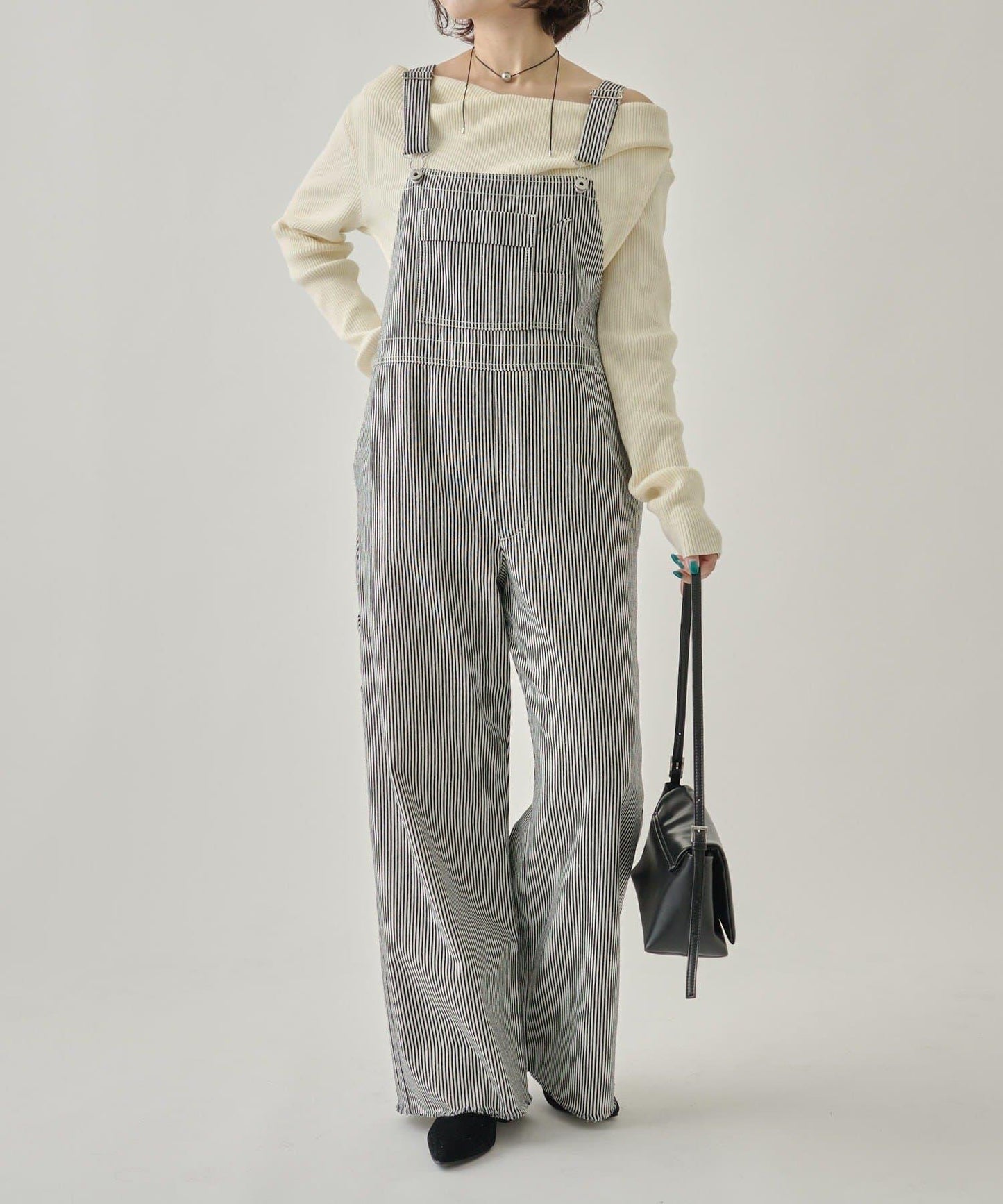 背部設計連體褲