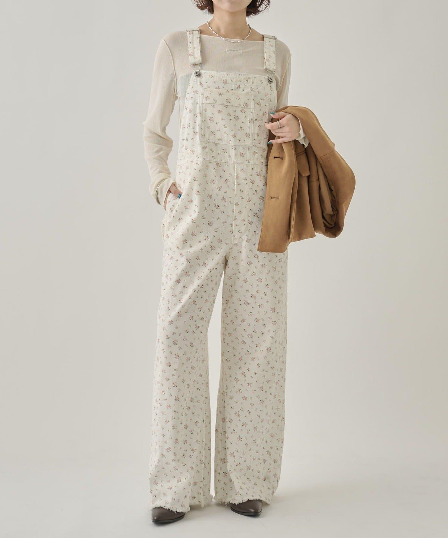 背部設計連體褲