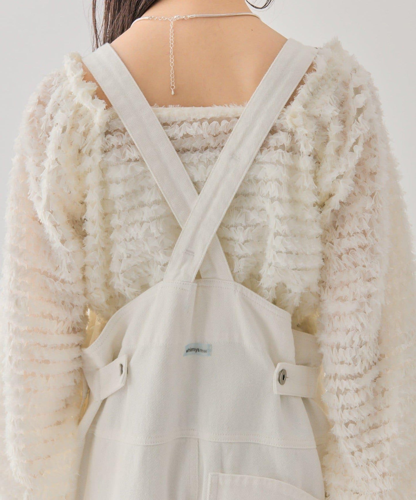 背部設計連體褲