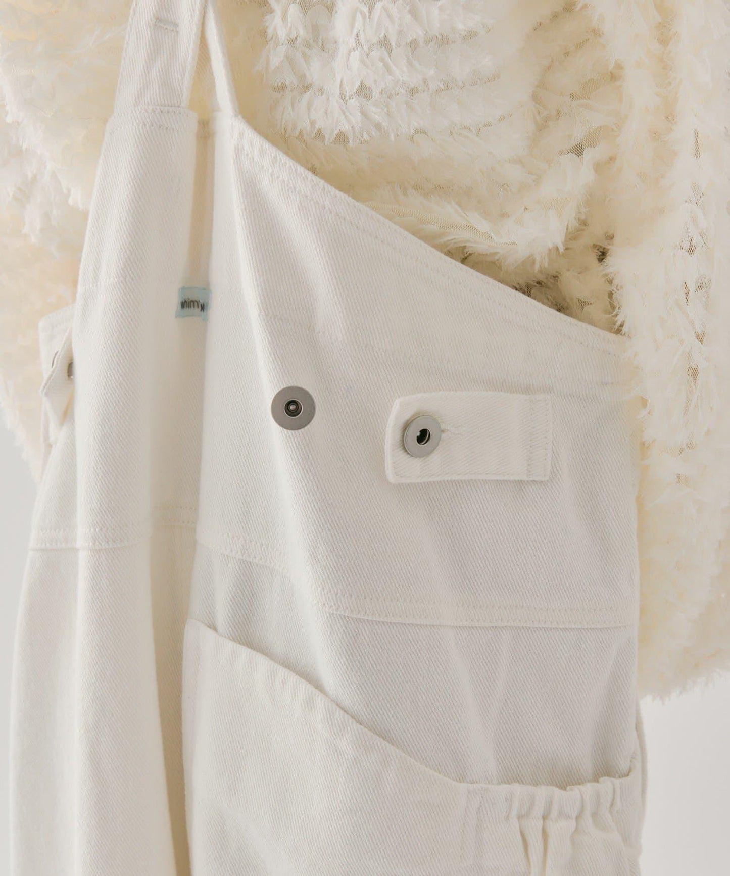 背部設計連體褲