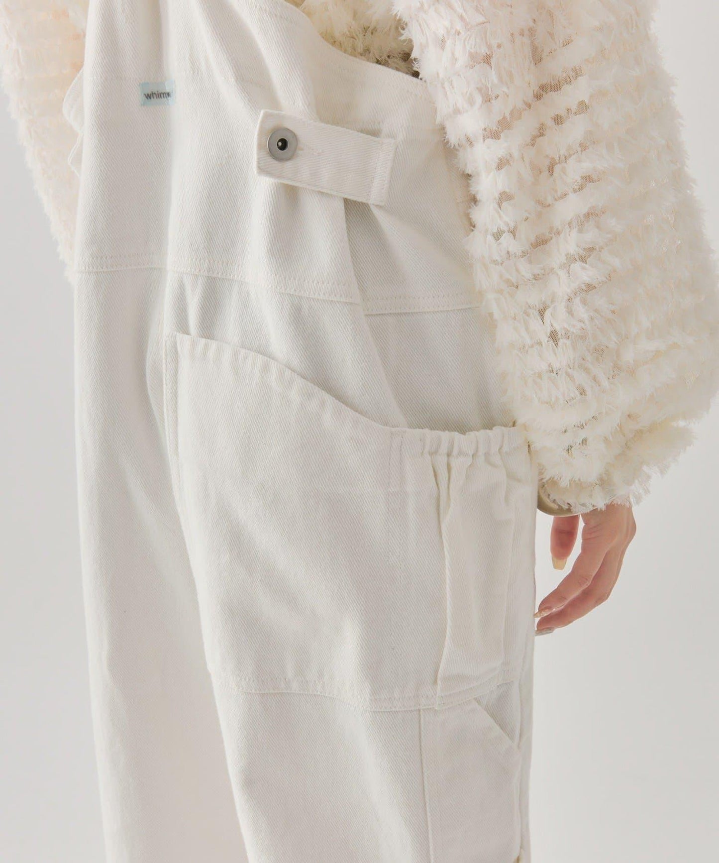 背部設計連體褲