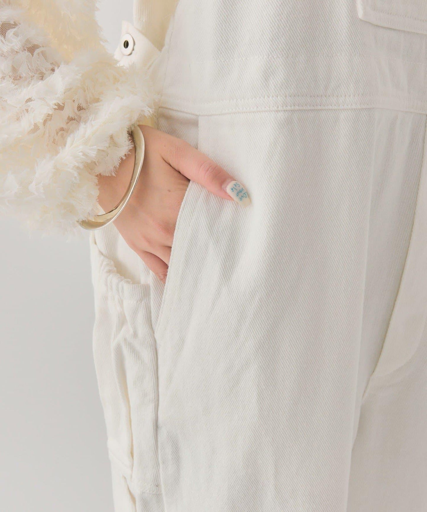 背部設計連體褲