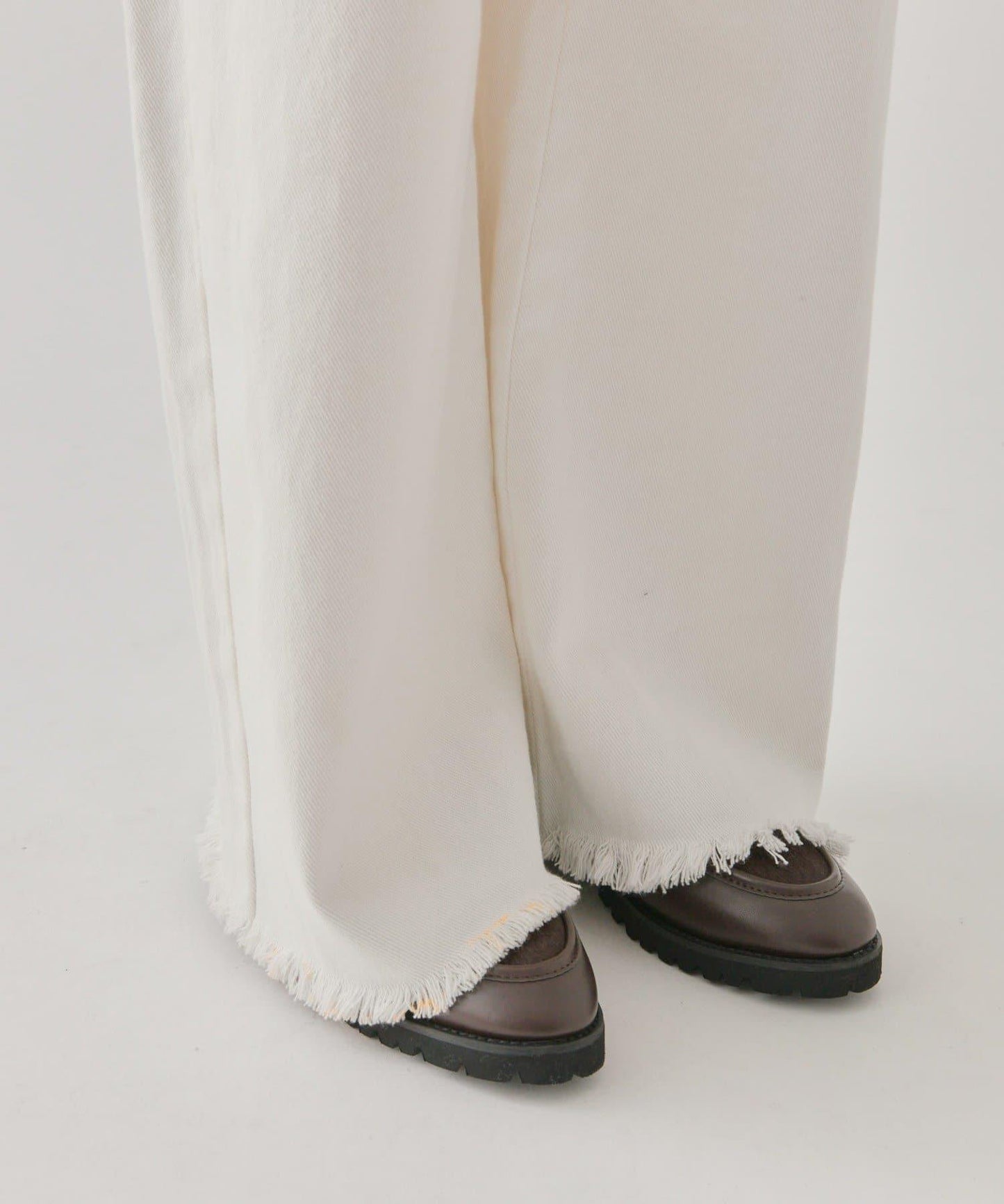 背部設計連體褲