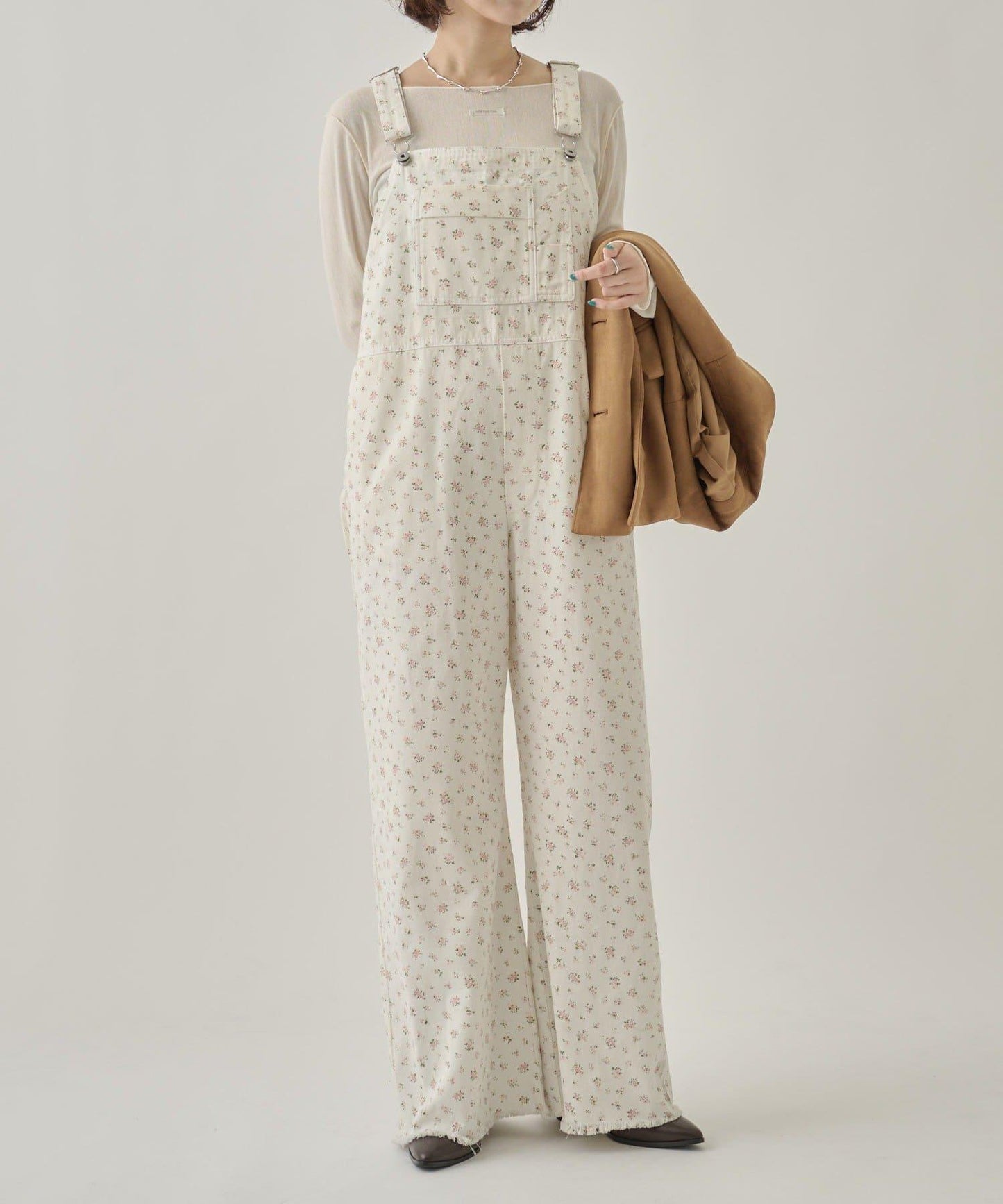 背部設計連體褲