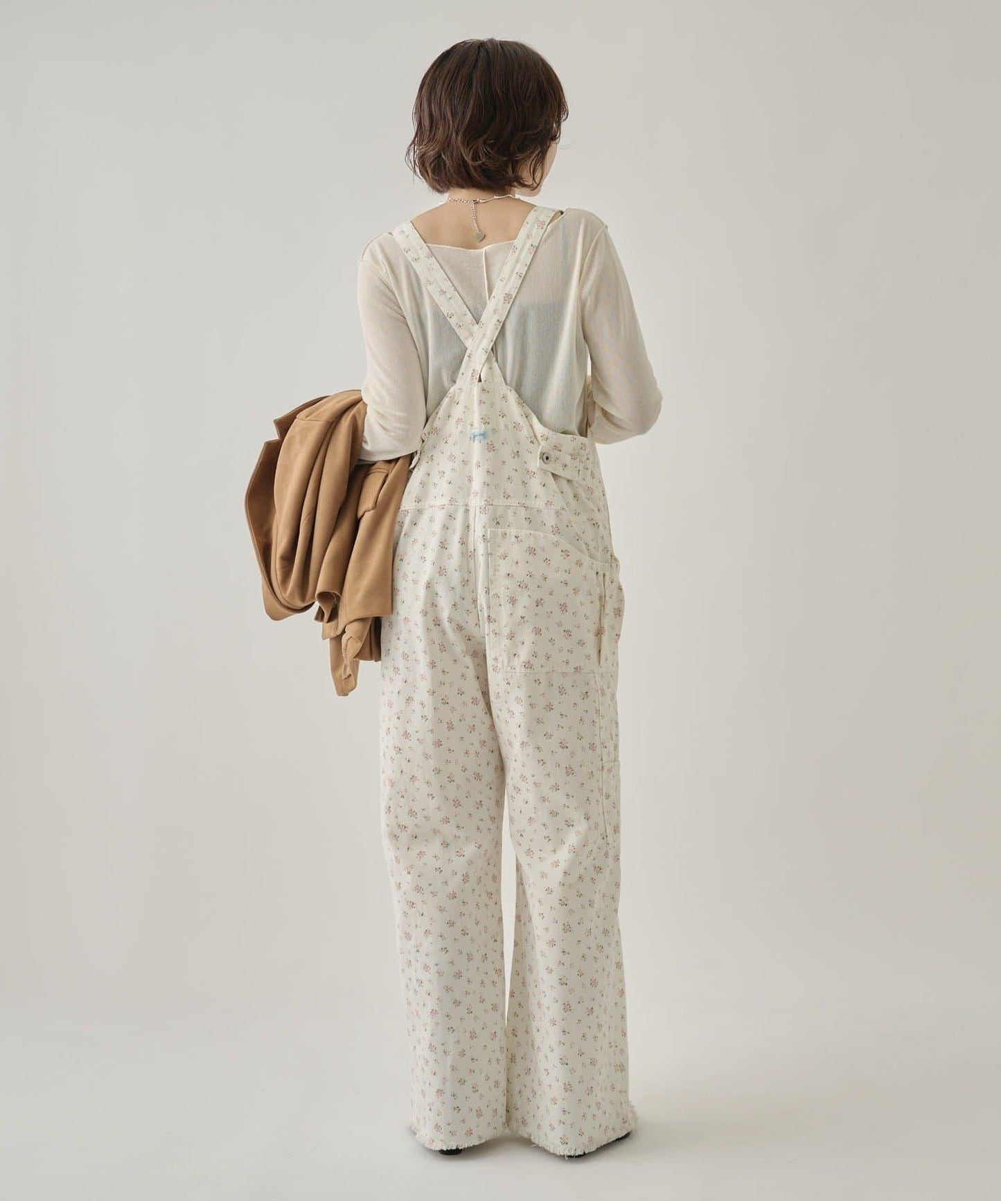 背部設計連體褲