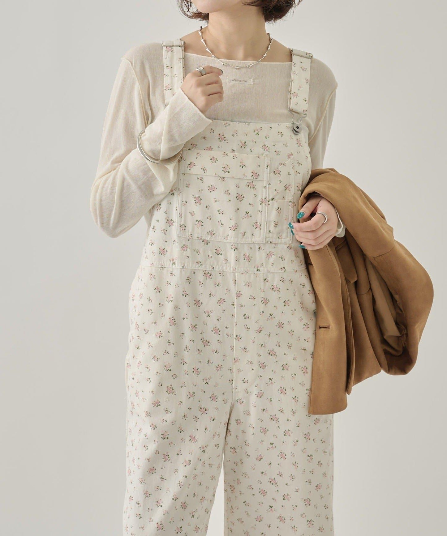 背部設計連體褲