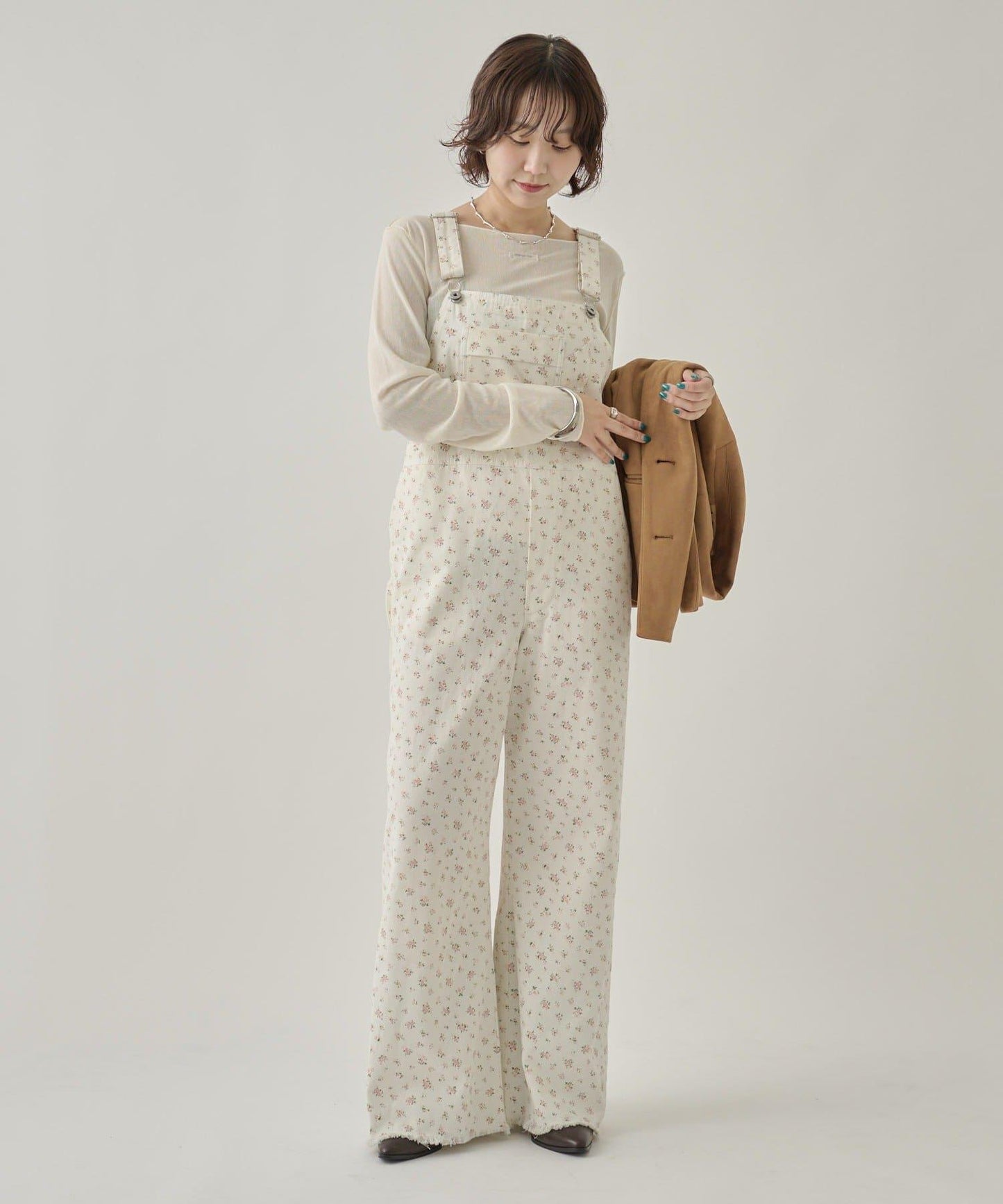 背部設計連體褲