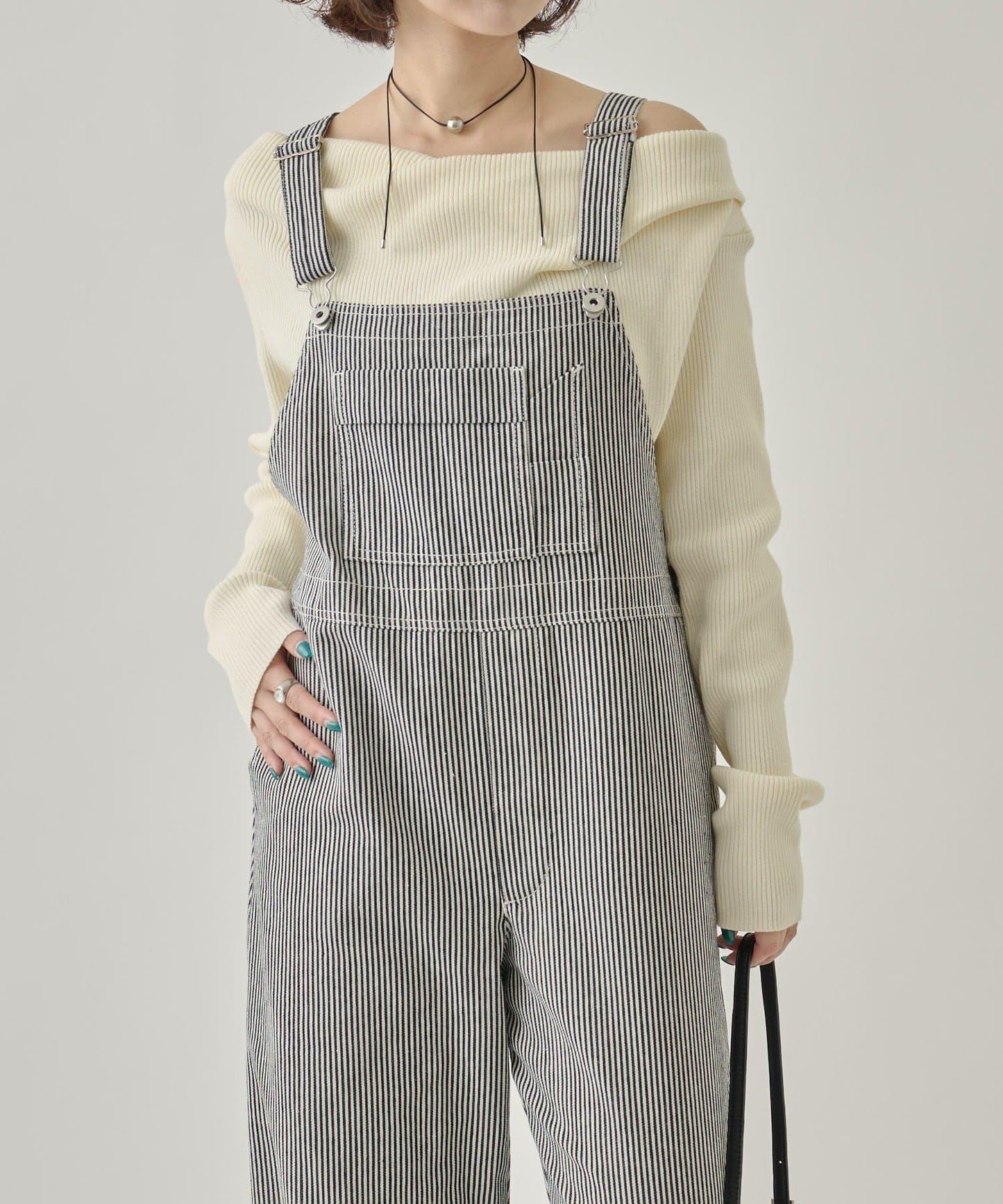 背部設計連體褲