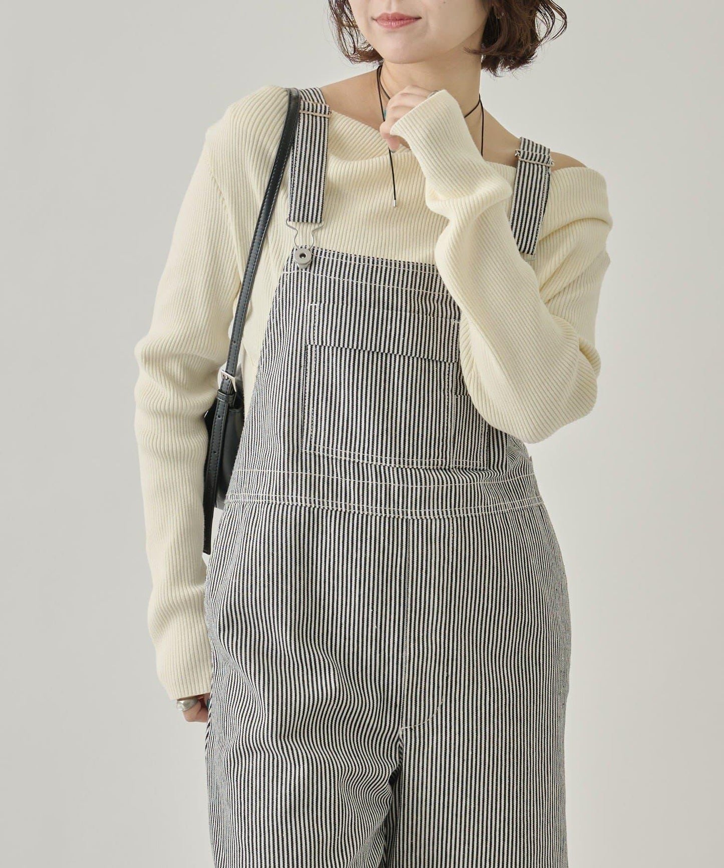 背部設計連體褲