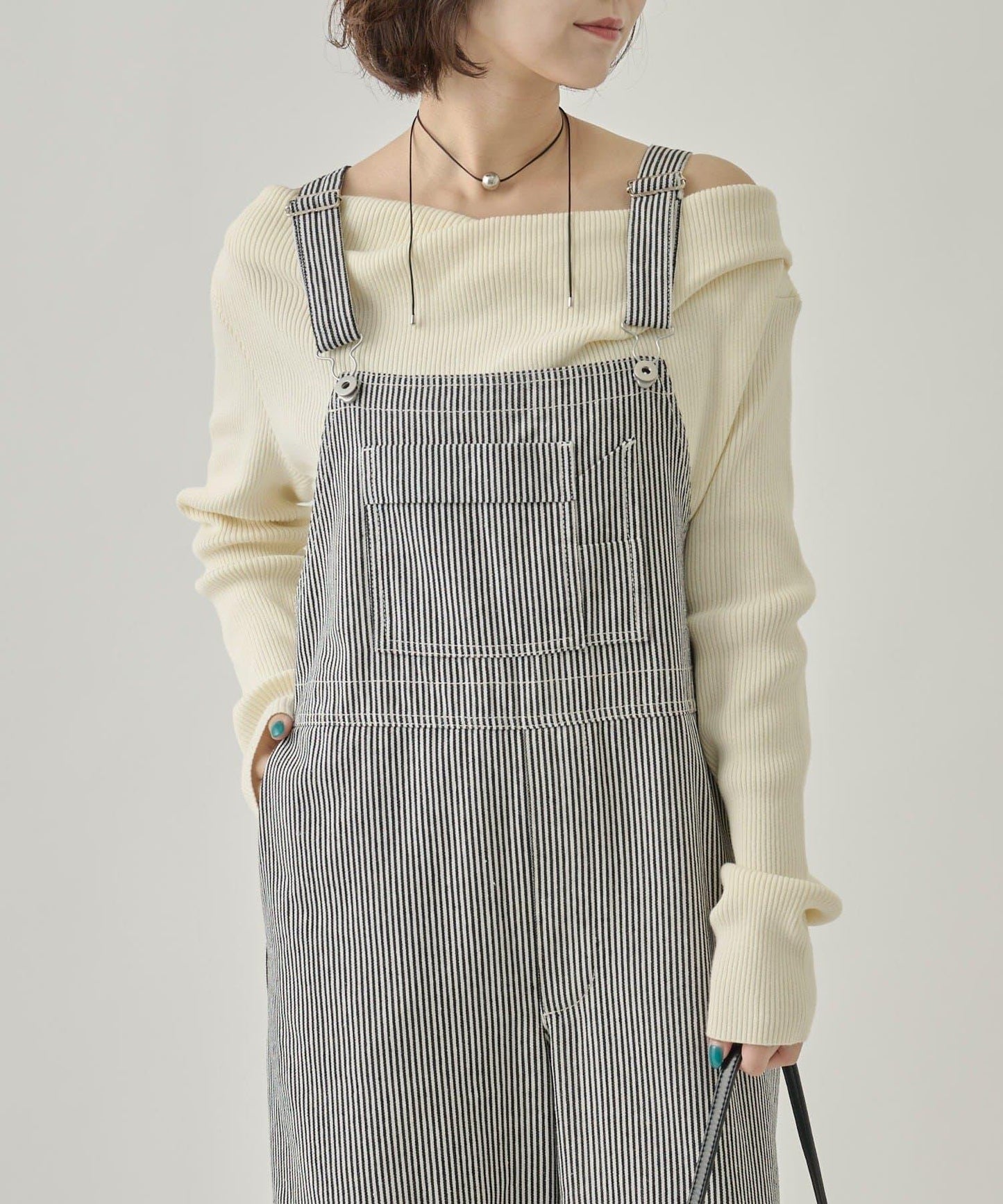 背部設計連體褲