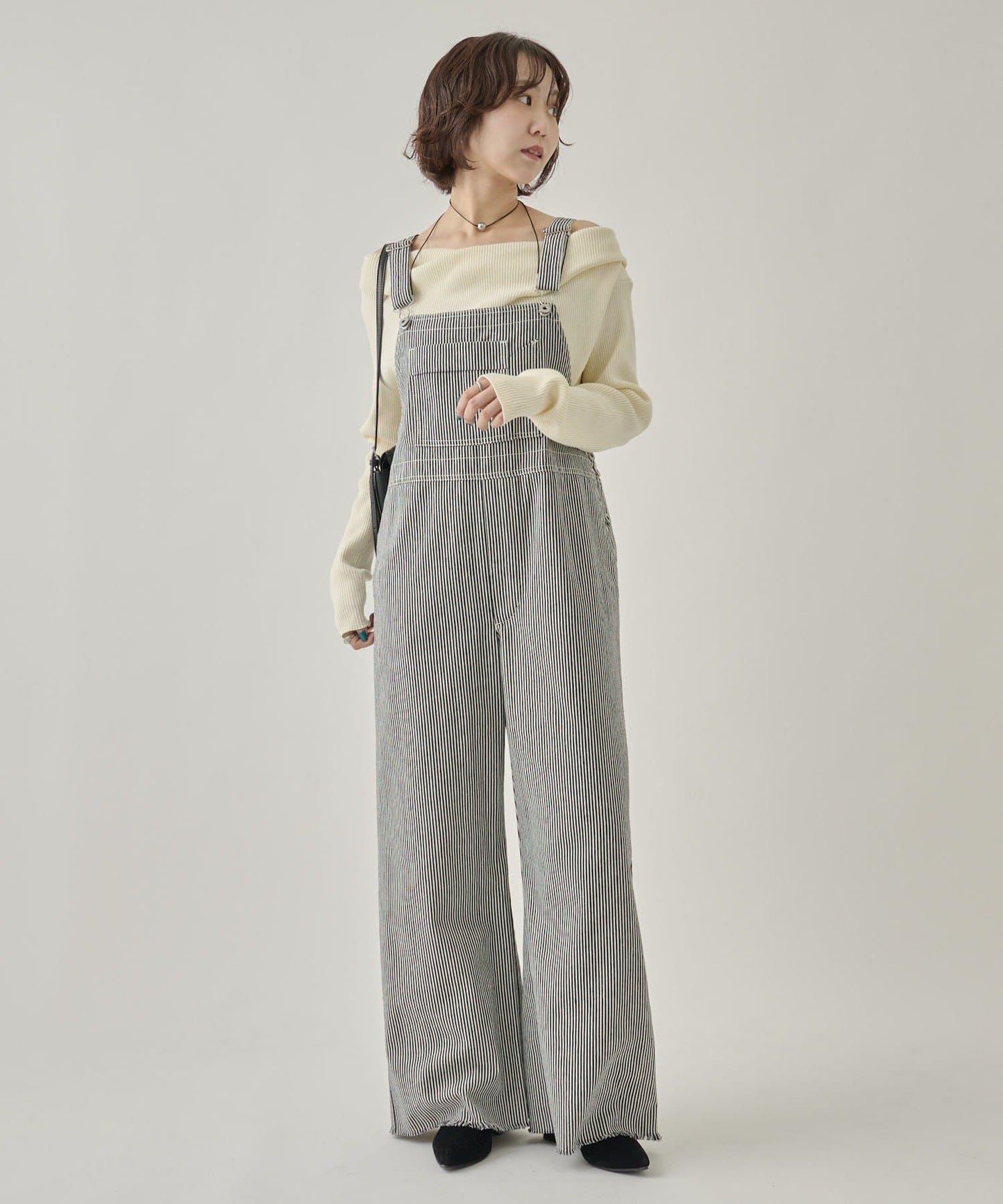 背部設計連體褲