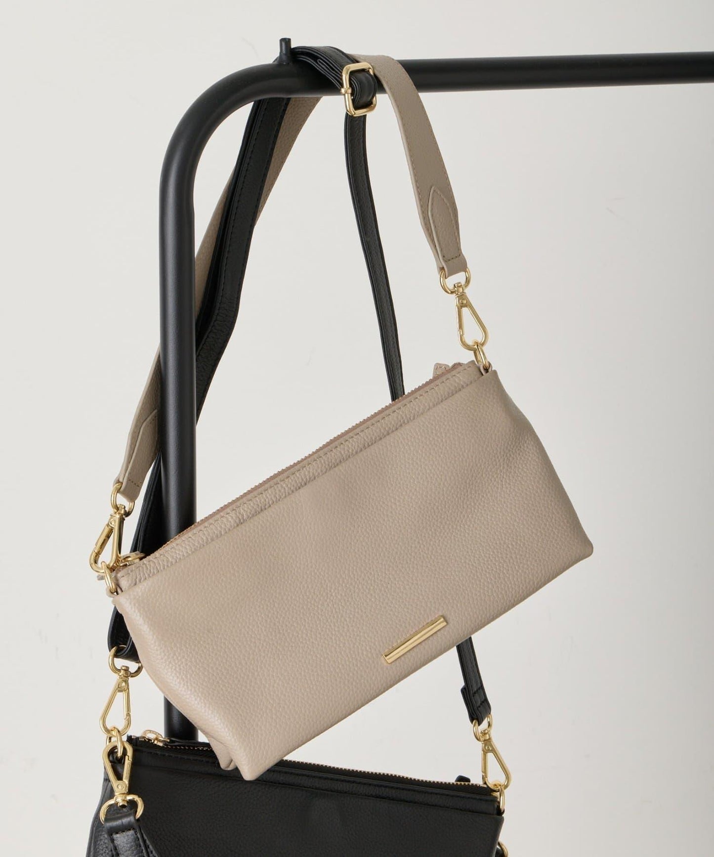 帶金屬牌真皮迷你包