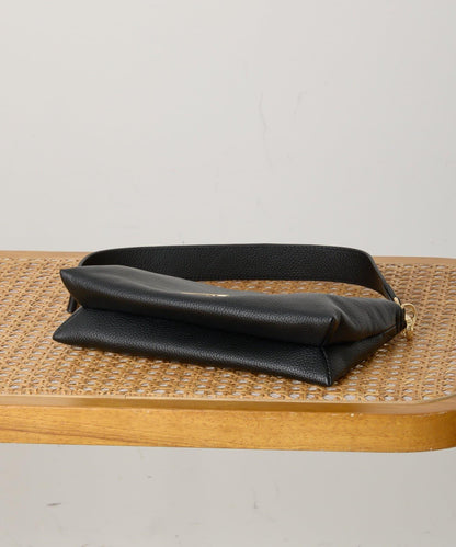 帶金屬牌真皮迷你包