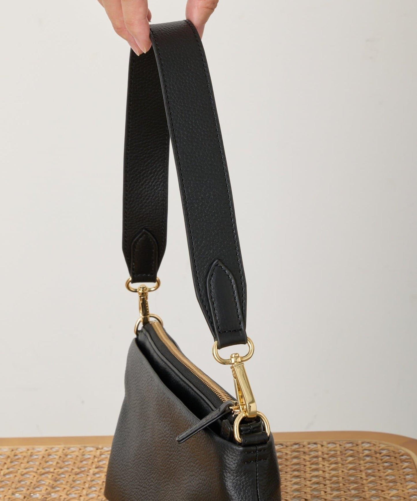 帶金屬牌真皮迷你包