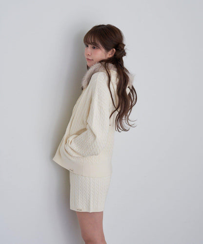 帶毛絨連帽抽繩胸部刺繡衛衣