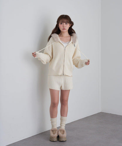 帶毛絨連帽抽繩胸部刺繡衛衣