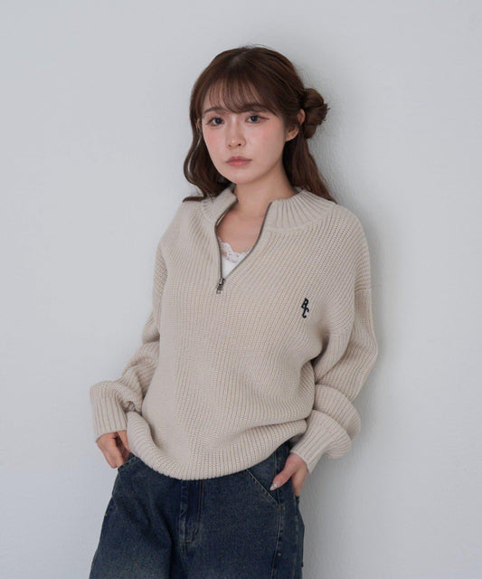 立領胸部刺繡針織衫