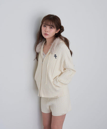 帶毛絨連帽抽繩胸部刺繡衛衣