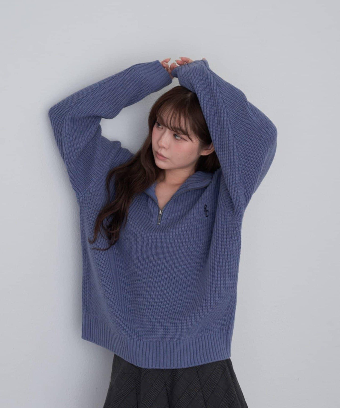 立領胸部刺繡針織衫