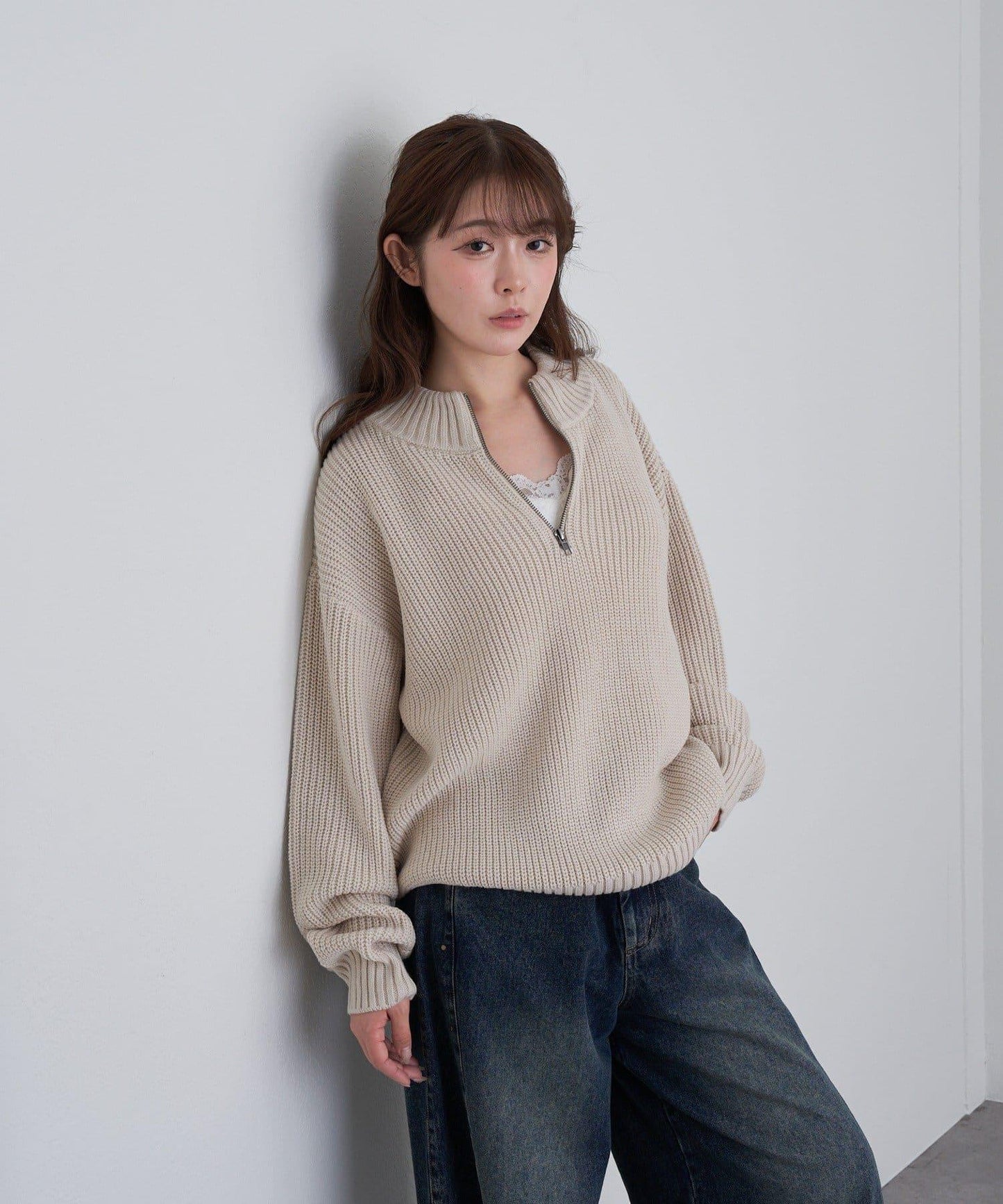 立領胸部刺繡針織衫