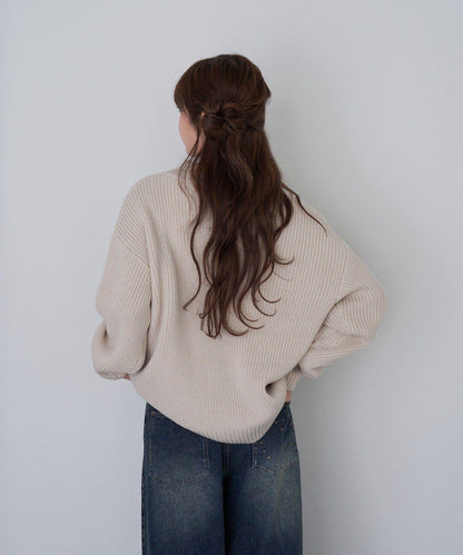 立領胸部刺繡針織衫