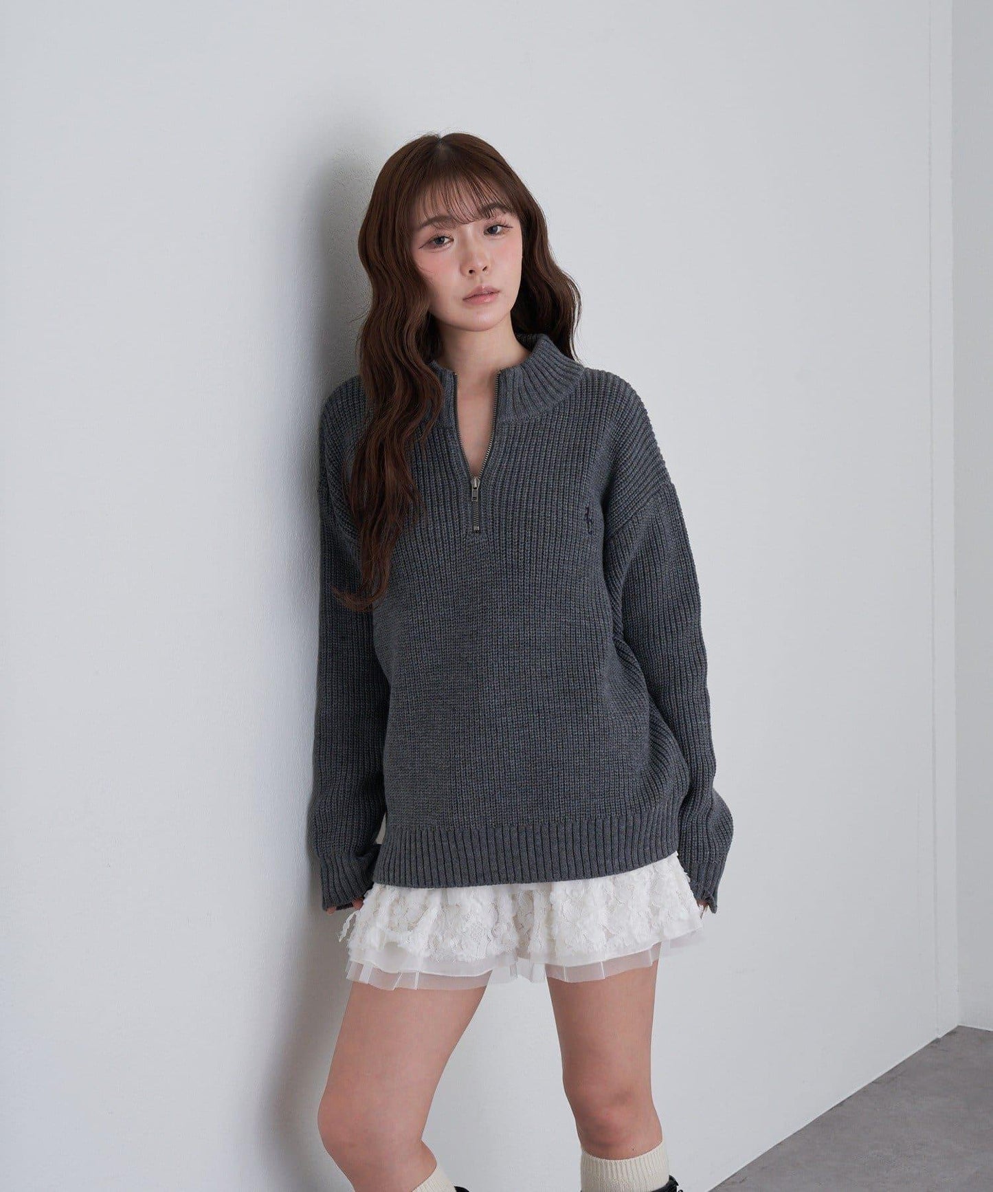 立領胸部刺繡針織衫