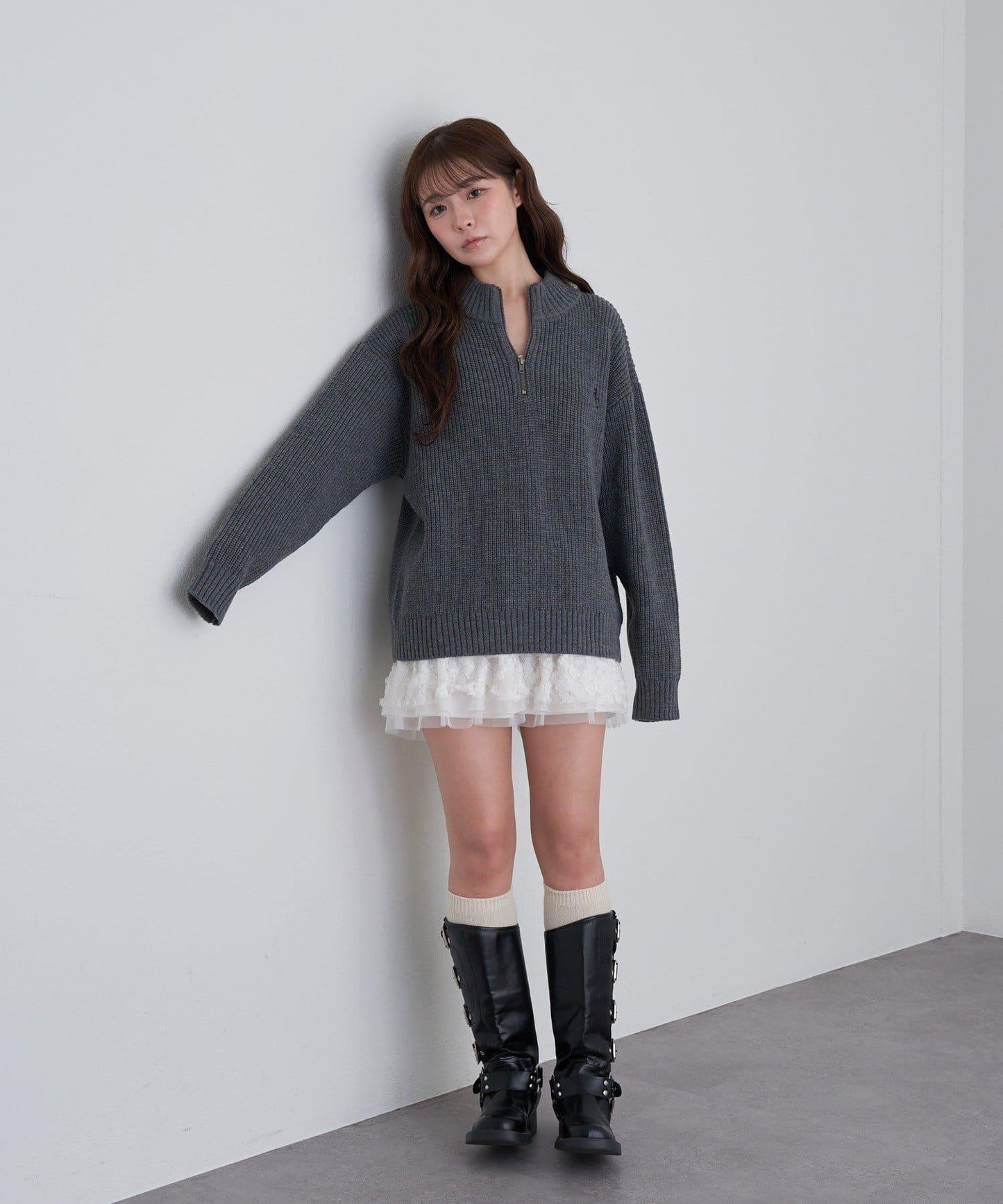 立領胸部刺繡針織衫