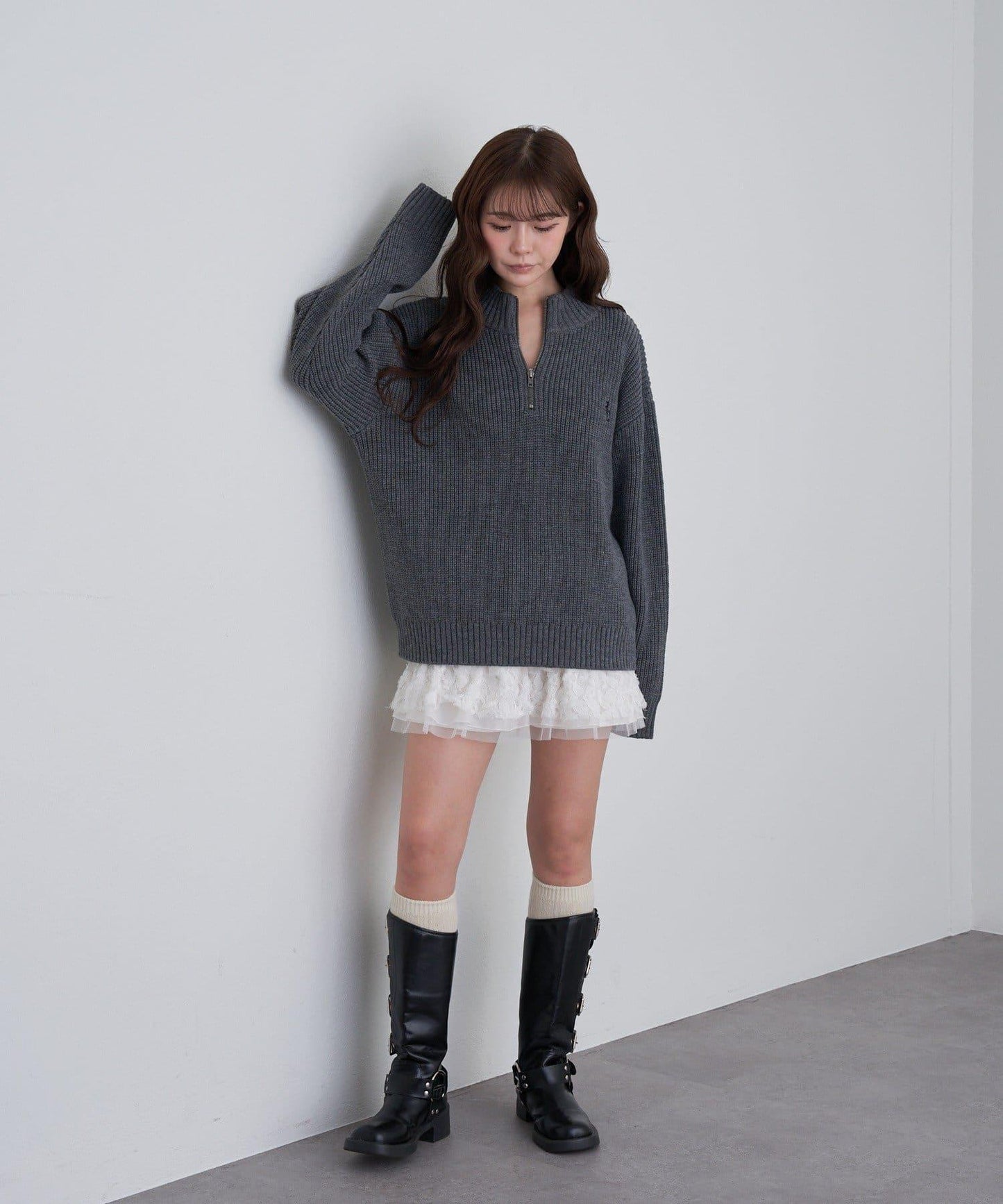 立領胸部刺繡針織衫