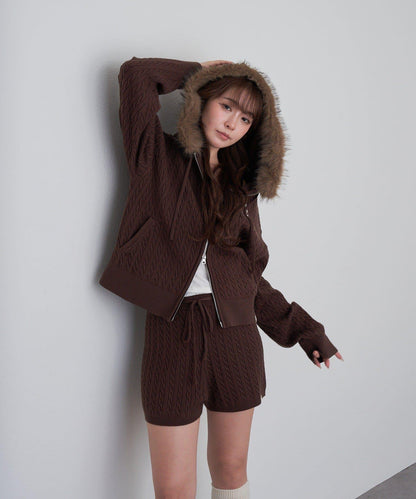 帶毛絨連帽抽繩胸部刺繡衛衣