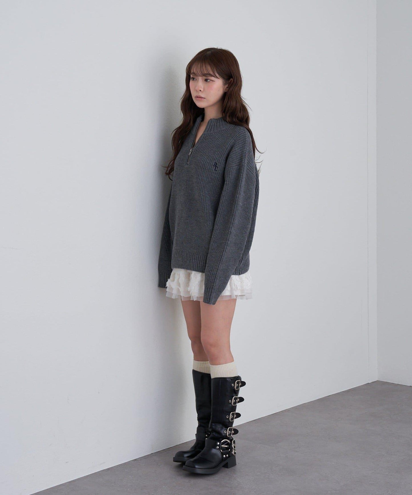 立領胸部刺繡針織衫