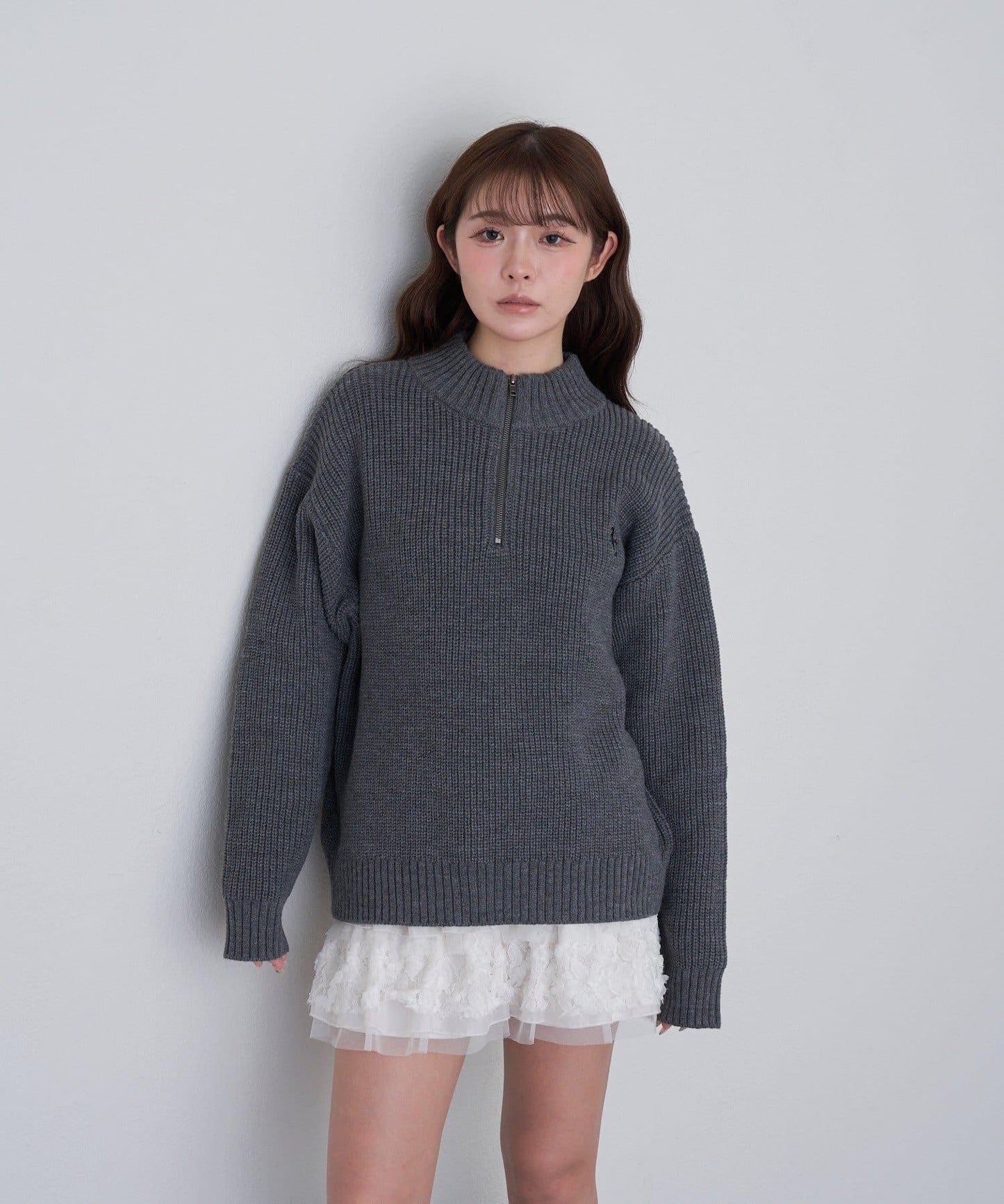 立領胸部刺繡針織衫