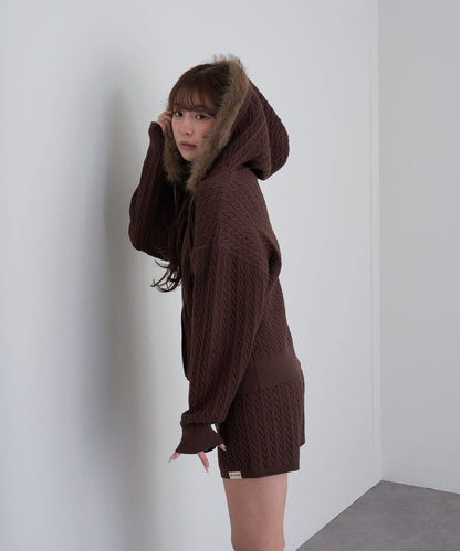 帶毛絨連帽抽繩胸部刺繡衛衣