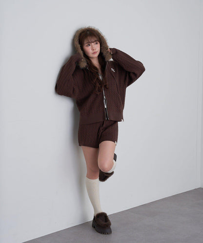 帶毛絨連帽抽繩胸部刺繡衛衣