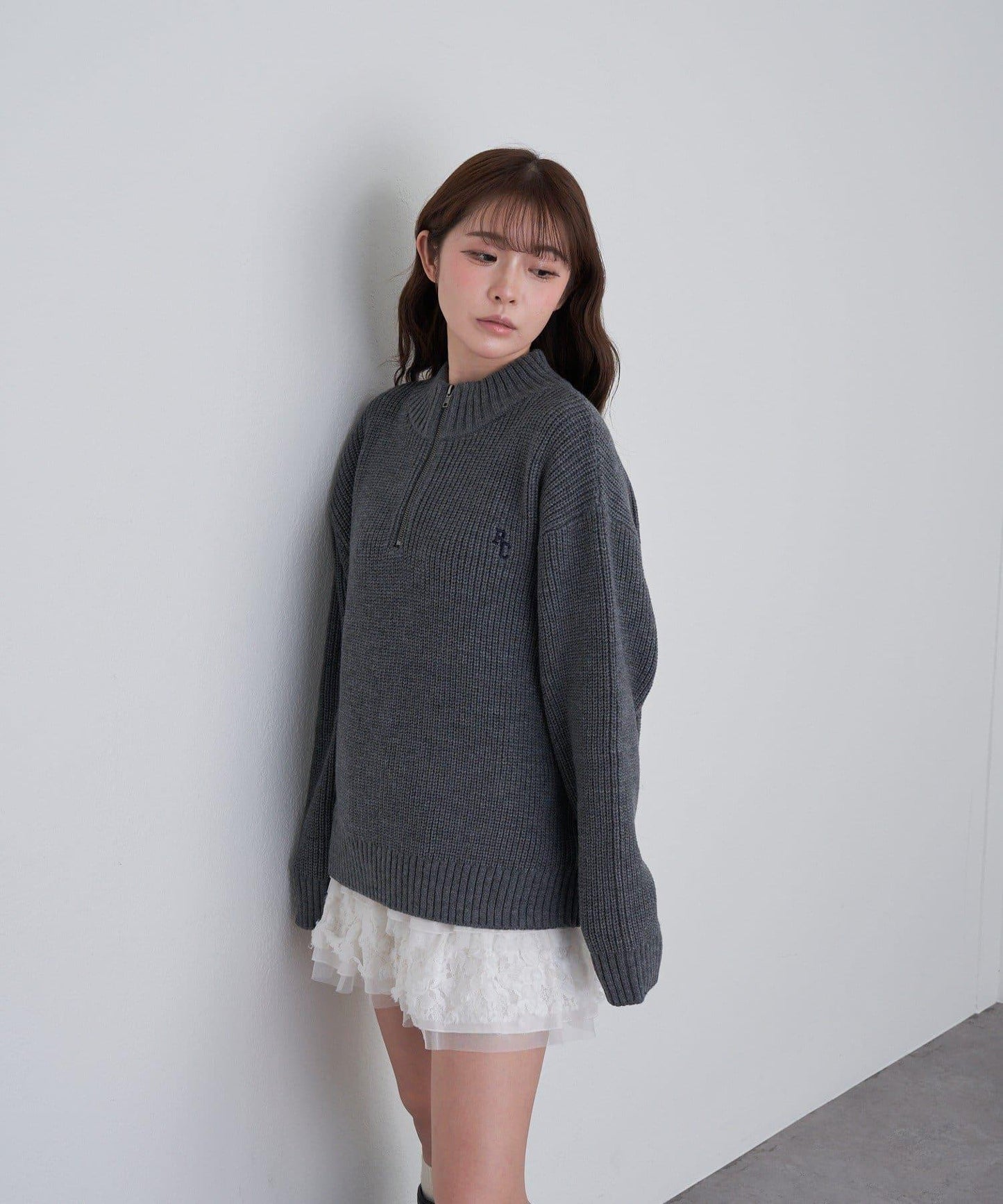 立領胸部刺繡針織衫