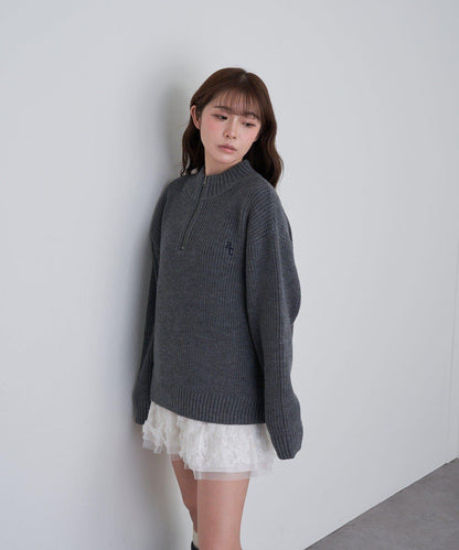 立領胸部刺繡針織衫