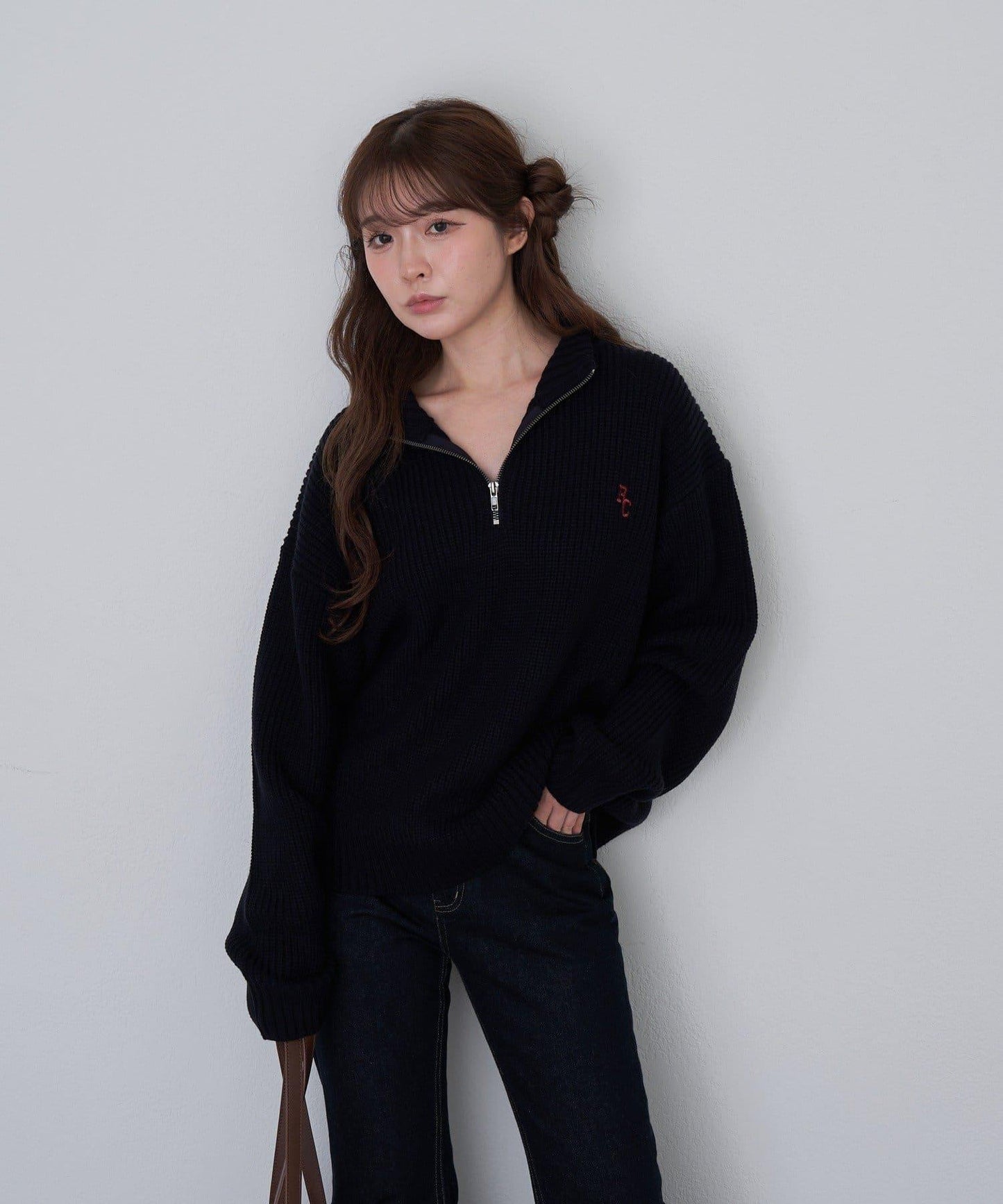 立領胸部刺繡針織衫