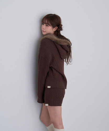 帶毛絨連帽抽繩胸部刺繡衛衣