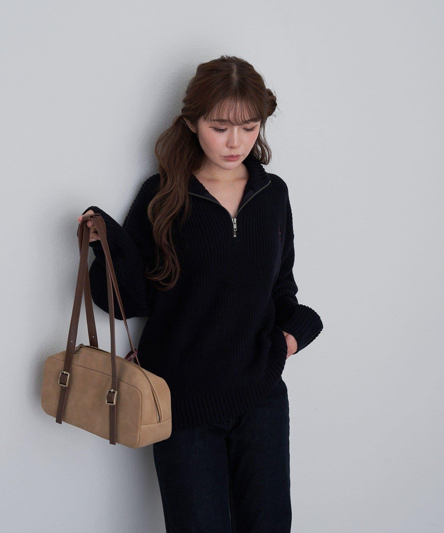 立領胸部刺繡針織衫