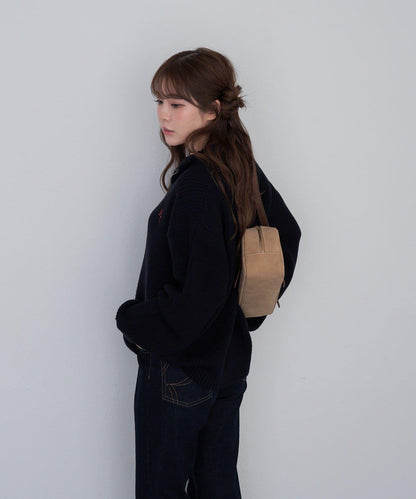 立領胸部刺繡針織衫