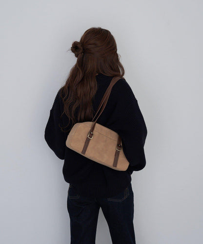 立領胸部刺繡針織衫